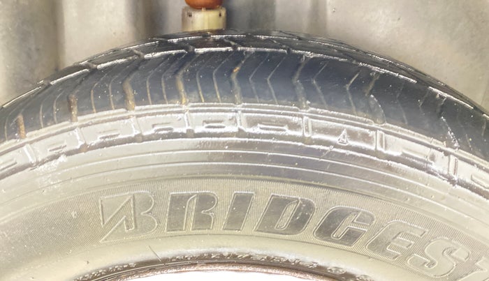 2018 Volkswagen Ameo TRENDLINE 1.0L, CNG, Manual, 1,32,995 km, Right Rear Tyre Tread