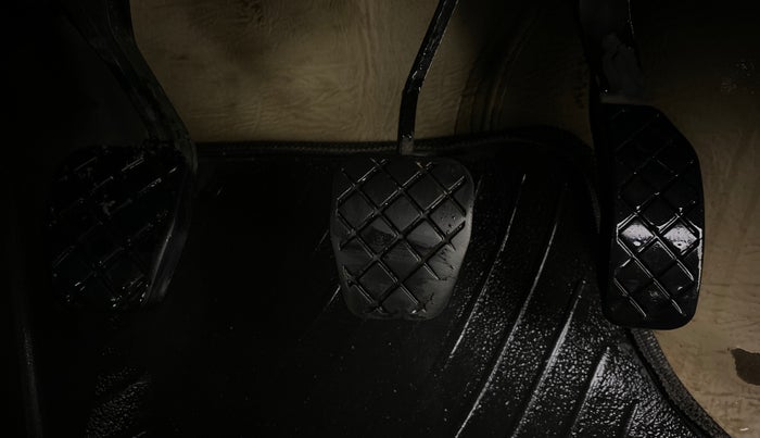 2018 Volkswagen Ameo TRENDLINE 1.0L, CNG, Manual, 1,32,995 km, Pedals