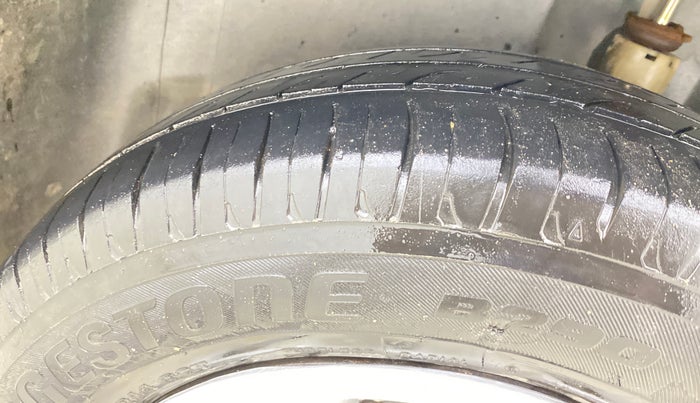 2018 Volkswagen Ameo TRENDLINE 1.0L, CNG, Manual, 1,32,995 km, Left Rear Tyre Tread