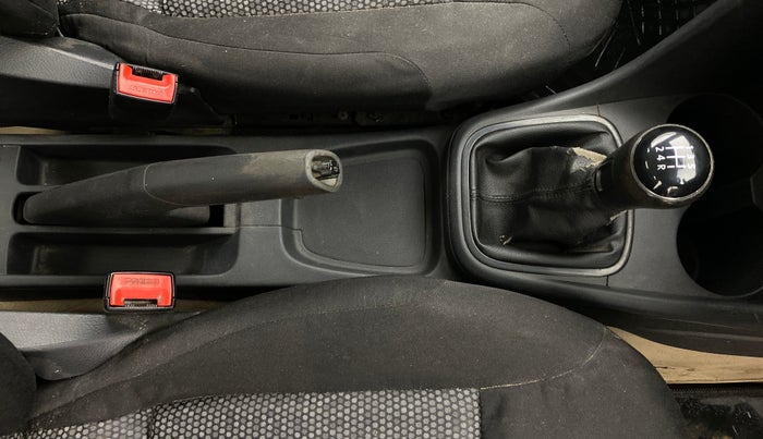 2018 Volkswagen Ameo TRENDLINE 1.0L, CNG, Manual, 1,32,995 km, Gear Lever