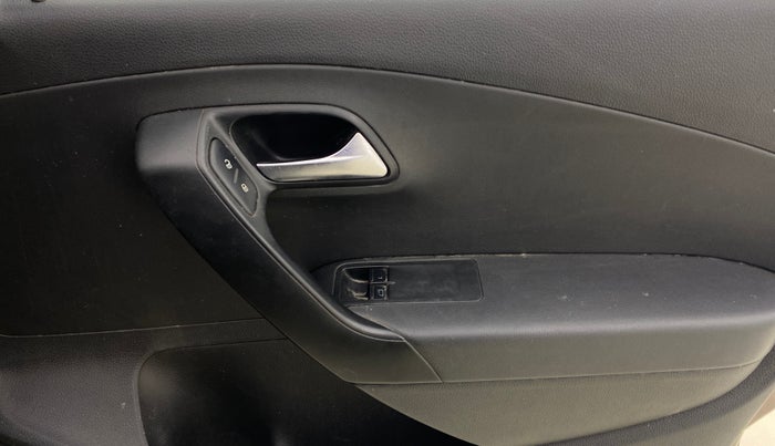 2018 Volkswagen Ameo TRENDLINE 1.0L, CNG, Manual, 1,32,995 km, Driver Side Door Panels Control