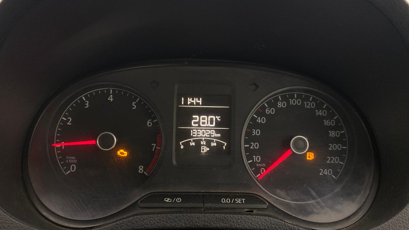 2018 Volkswagen Ameo TRENDLINE 1.0L, CNG, Manual, 1,32,995 km, Odometer Image