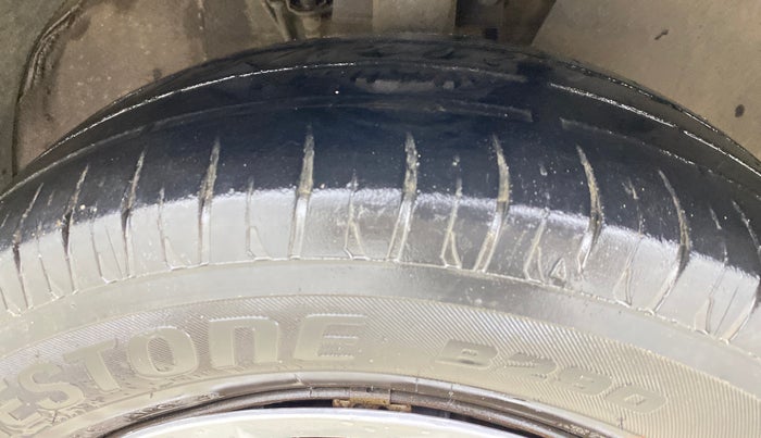 2018 Volkswagen Ameo TRENDLINE 1.0L, CNG, Manual, 1,32,995 km, Right Front Tyre Tread