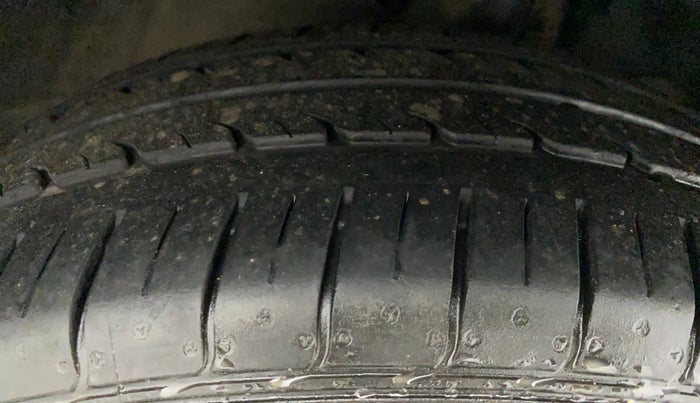 2017 Maruti Dzire ZXI, Petrol, Manual, 65,593 km, Right Front Tyre Tread