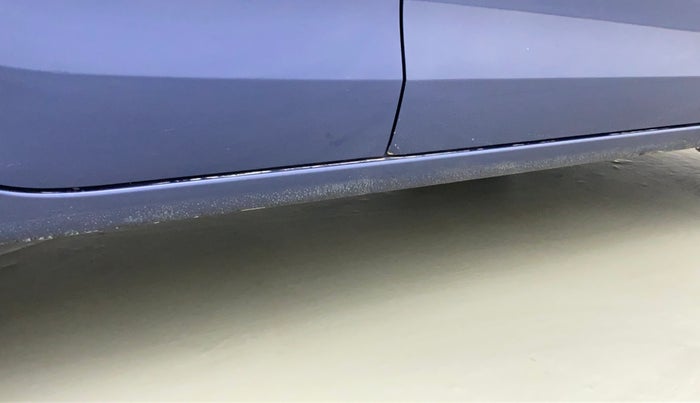 2017 Maruti Dzire ZXI, Petrol, Manual, 65,593 km, Right running board - Minor scratches