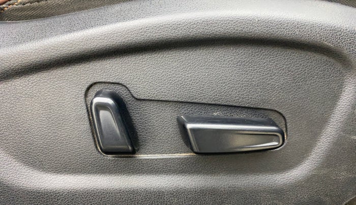 2022 Hyundai ALCAZAR 1.5 SIGNATURE (O) AT 7STR, Diesel, Automatic, 69,920 km, Driver Side Adjustment Panel