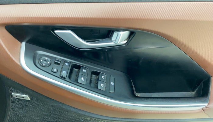 2022 Hyundai ALCAZAR 1.5 SIGNATURE (O) AT 7STR, Diesel, Automatic, 69,920 km, Driver Side Door Panels Control