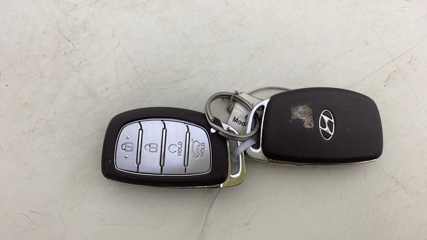 2022 Hyundai ALCAZAR 1.5 SIGNATURE (O) AT 7STR, Diesel, Automatic, 69,920 km, Key Close Up