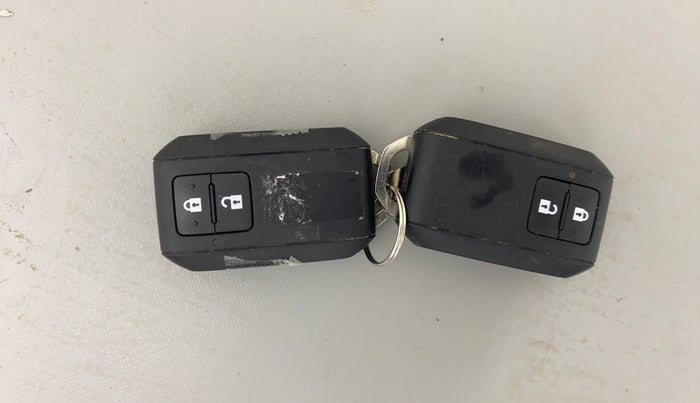 2021 Toyota Glanza V, Petrol, Manual, 74,812 km, Key Close Up