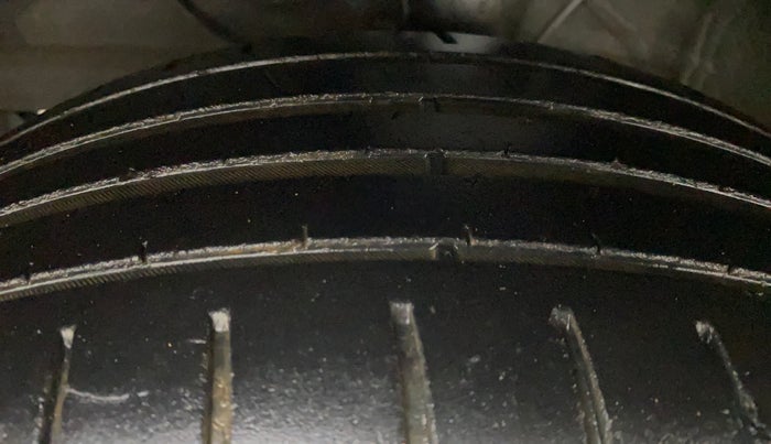 2021 Toyota Glanza V, Petrol, Manual, 74,812 km, Left Front Tyre Tread