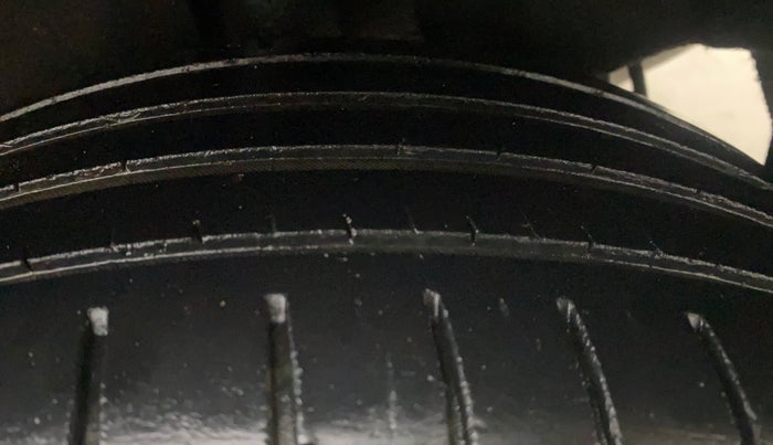 2021 Toyota Glanza V, Petrol, Manual, 74,812 km, Left Rear Tyre Tread