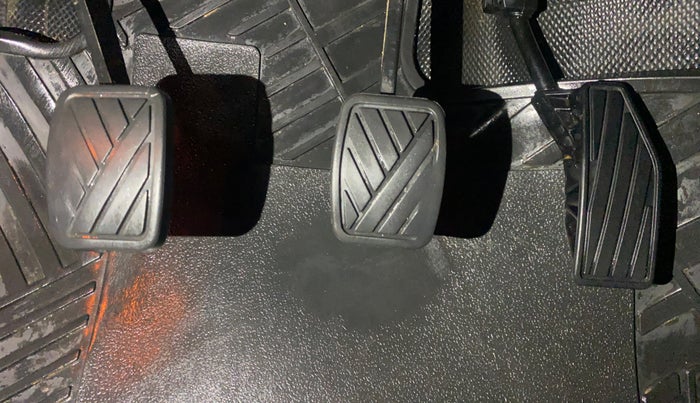 2021 Toyota Glanza V, Petrol, Manual, 74,812 km, Pedals