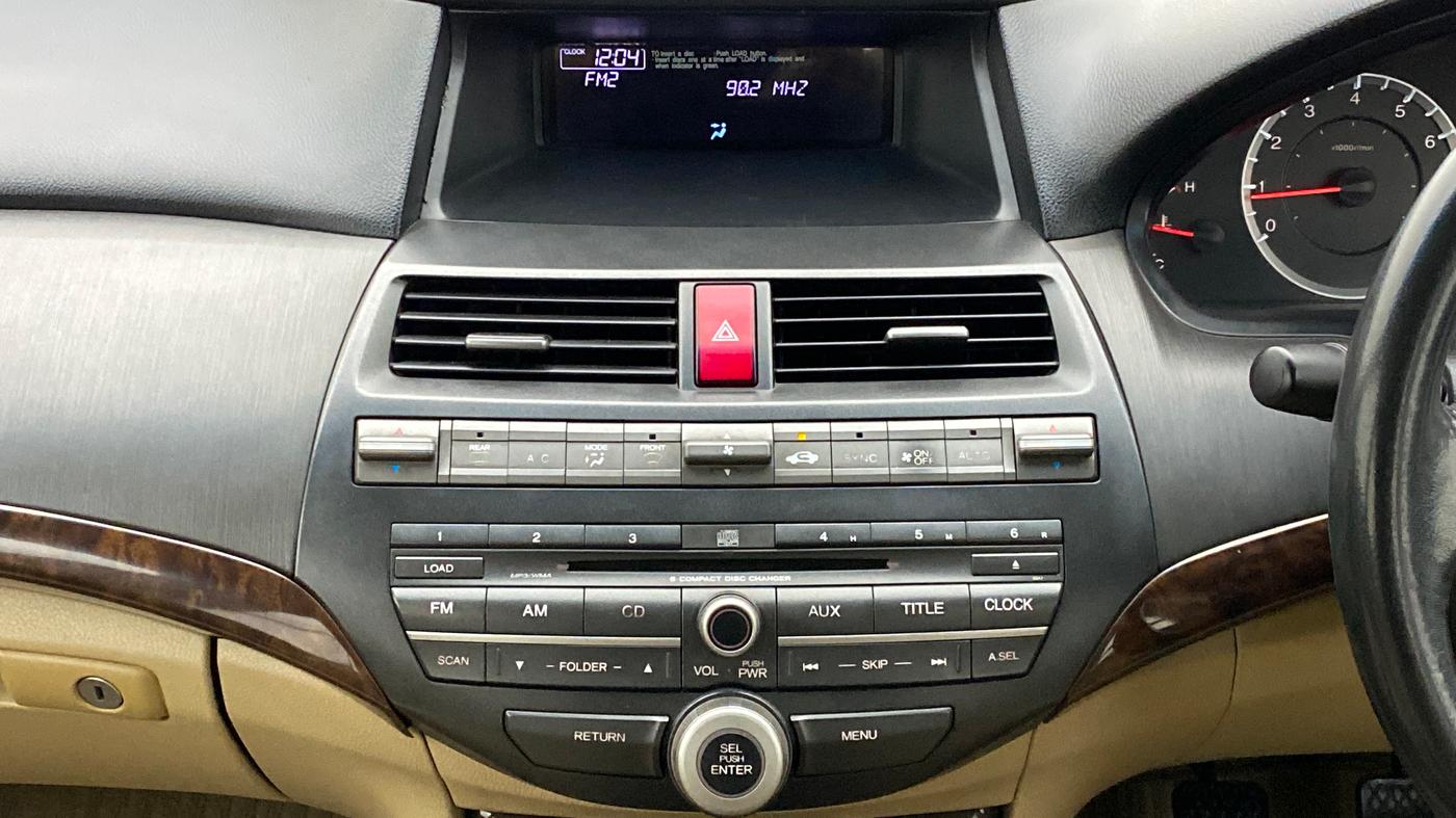 2010 Honda Accord 2.4 MT, Petrol, Manual, 74,861 km, Infotainment System
