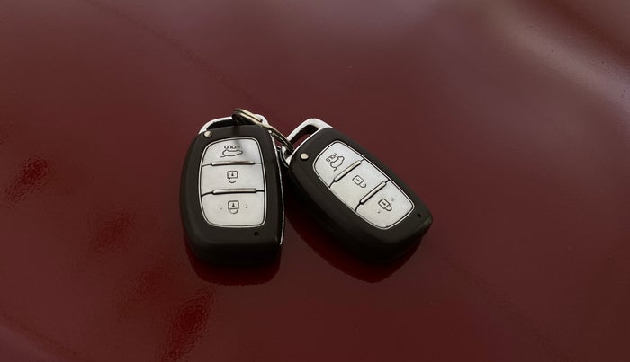 2017 Hyundai Creta SX (O) 1.6 DIESEL, Diesel, Manual, 1,04,813 km, Key Close Up