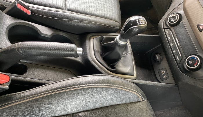 2017 Hyundai Creta SX (O) 1.6 DIESEL, Diesel, Manual, 1,04,813 km, Gear Lever