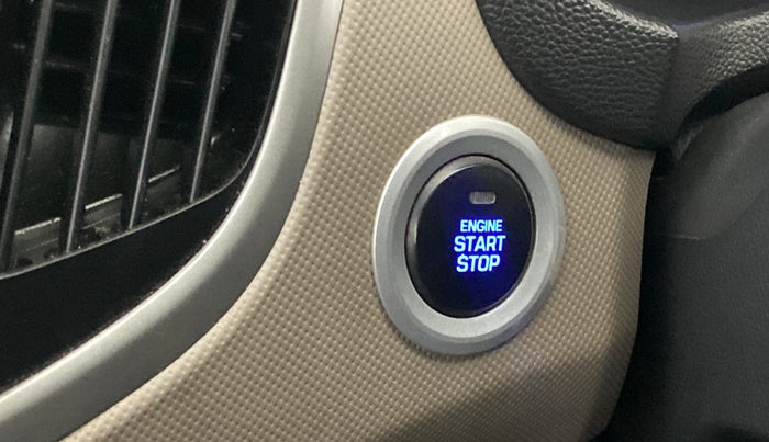 2017 Hyundai Creta SX (O) 1.6 DIESEL, Diesel, Manual, 1,04,813 km, Keyless Start/ Stop Button