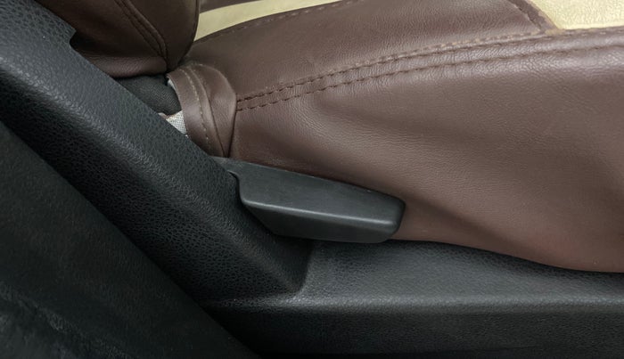 2020 Renault Duster RXS 1.3 TURBO PETROL CVT, Petrol, Automatic, 58,317 km, Driver Side Adjustment Panel