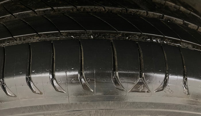 2020 Renault Duster RXS 1.3 TURBO PETROL CVT, Petrol, Automatic, 58,317 km, Right Rear Tyre Tread