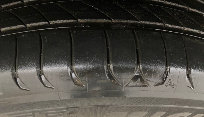 2020 Renault Duster RXS 1.3 TURBO PETROL CVT, Petrol, Automatic, 58,317 km, Left Front Tyre Tread