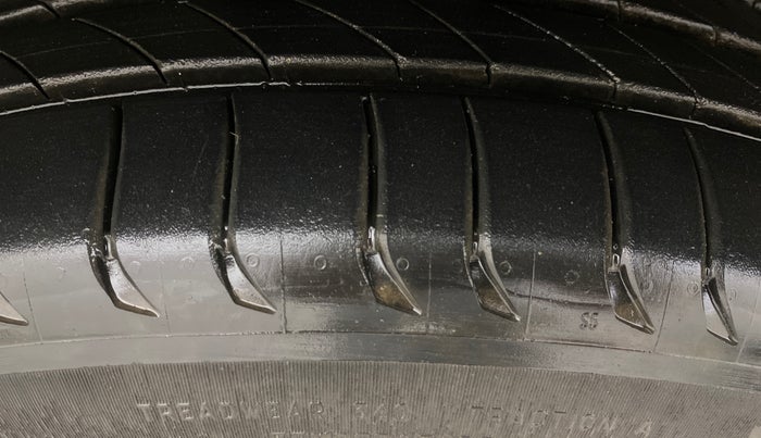 2020 Renault Duster RXS 1.3 TURBO PETROL CVT, Petrol, Automatic, 58,317 km, Right Front Tyre Tread