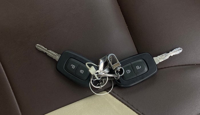 2020 Renault Duster RXS 1.3 TURBO PETROL CVT, Petrol, Automatic, 58,317 km, Key Close Up