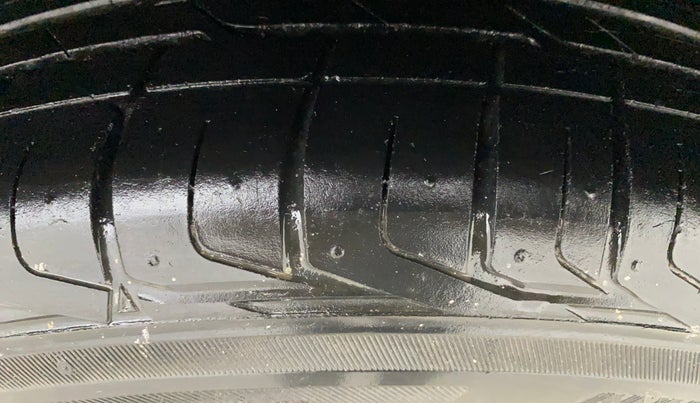 2020 Tata NEXON XZA PLUS (O) PETROL DUAL TONE, Petrol, Automatic, 55,936 km, Left Rear Tyre Tread