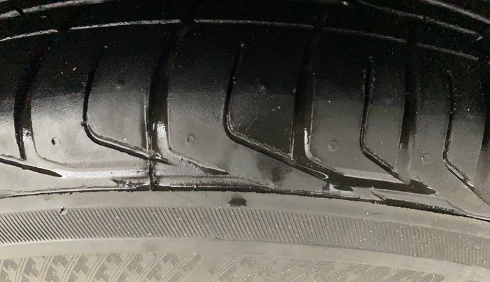 2020 Tata NEXON XZA PLUS (O) PETROL DUAL TONE, Petrol, Automatic, 55,936 km, Right Front Tyre Tread