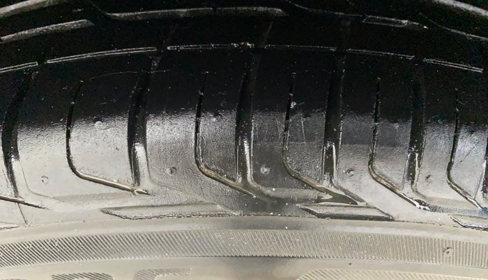 2020 Tata NEXON XZA PLUS (O) PETROL DUAL TONE, Petrol, Automatic, 55,936 km, Right Rear Tyre Tread