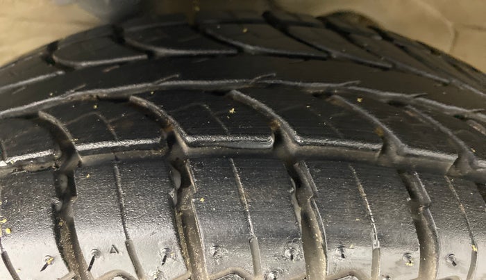 2008 Maruti Alto LXI, Petrol, Manual, 46,829 km, Left Front Tyre Tread