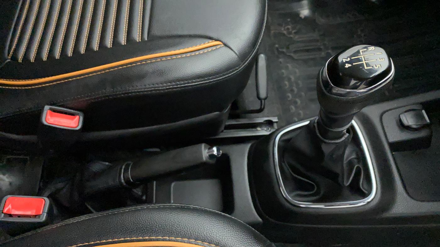 2019 Renault Kwid 1.0 RXT Opt, Petrol, Manual, 9,147 km, Gear Lever