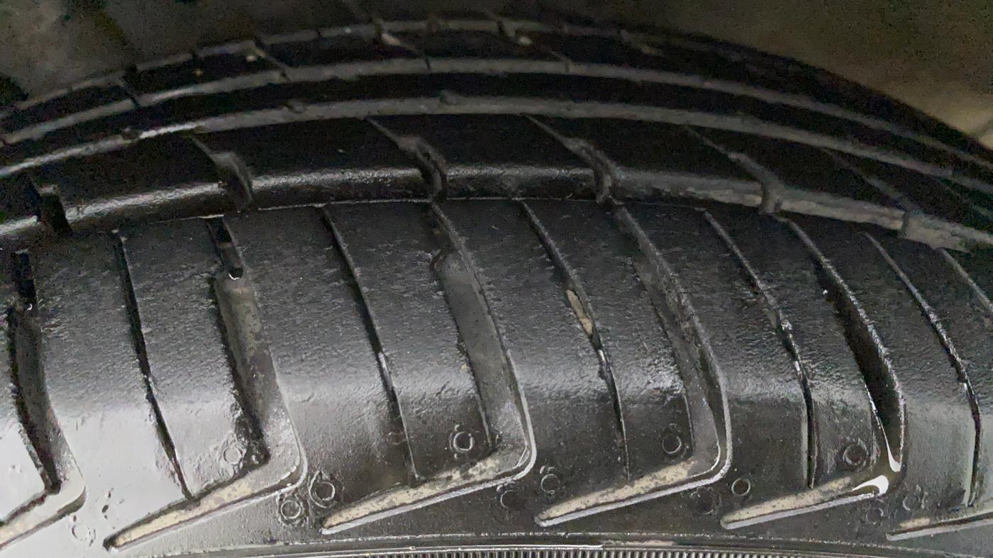 2019 Renault Kwid 1.0 RXT Opt, Petrol, Manual, 9,147 km, Right Rear Tyre Tread