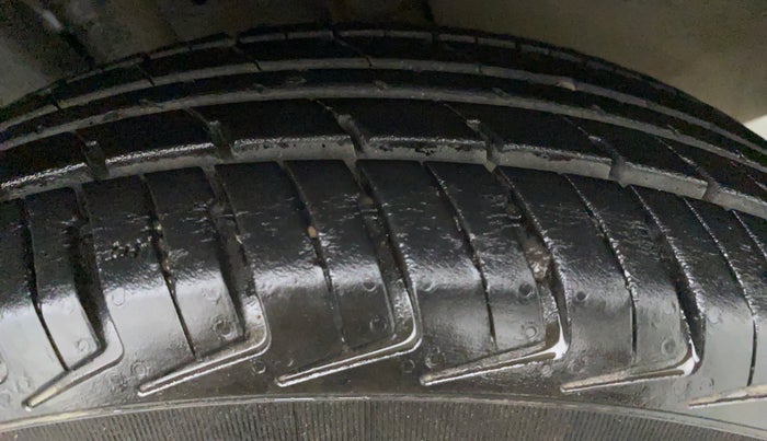 2019 Renault Kwid 1.0 RXT Opt, Petrol, Manual, 9,147 km, Right Front Tyre Tread