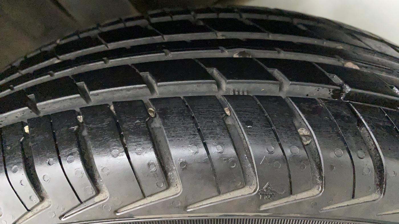 2019 Renault Kwid 1.0 RXT Opt, Petrol, Manual, 9,147 km, Left Rear Tyre Tread