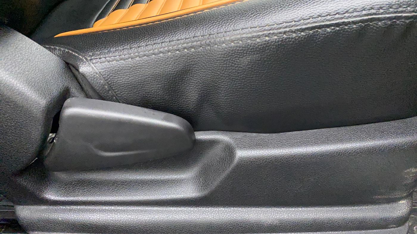 2019 Renault Kwid 1.0 RXT Opt, Petrol, Manual, 9,147 km, Driver Side Adjustment Panel