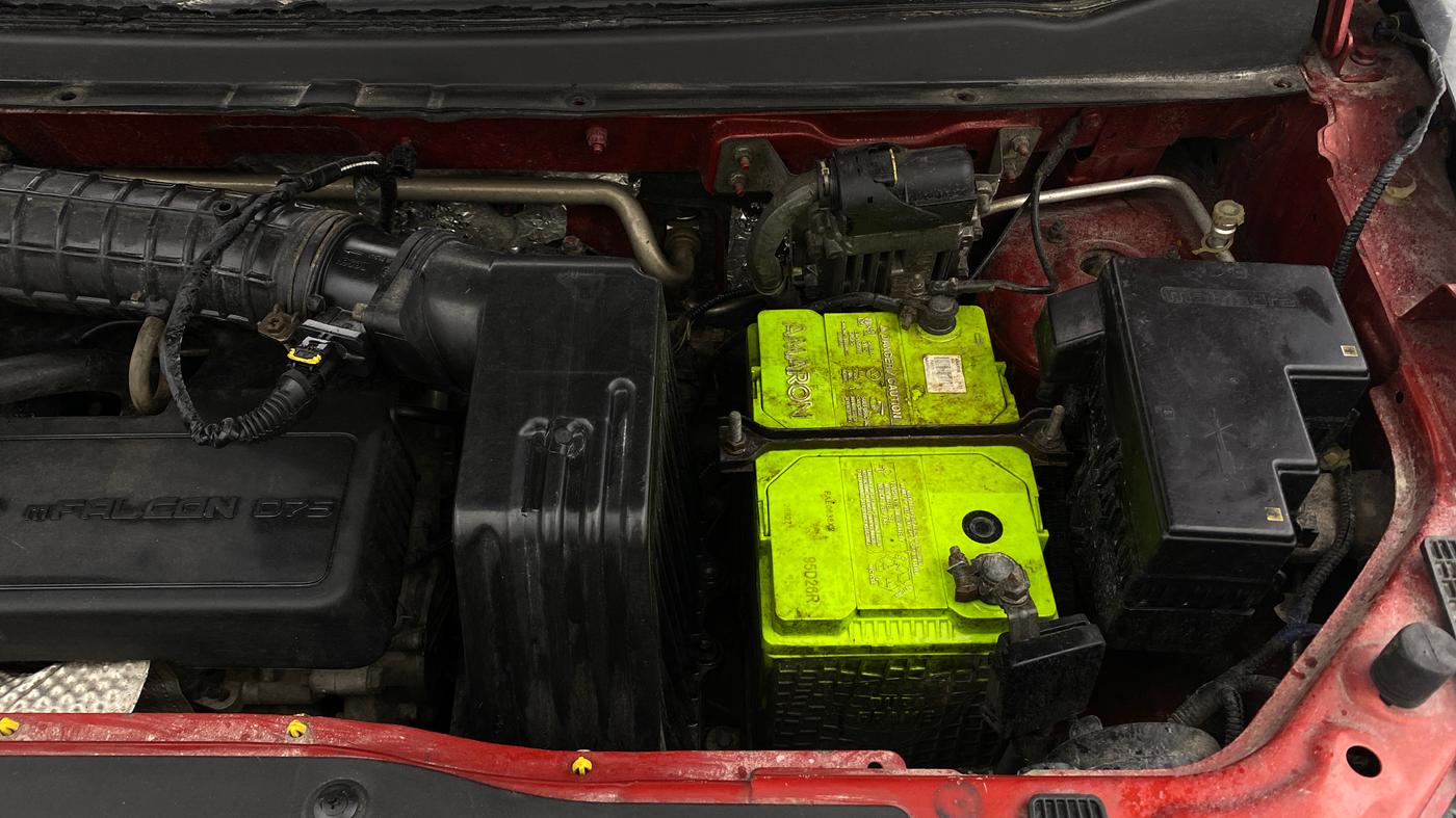 2016 Mahindra Kuv100 K8 D 6 STR, Diesel, Manual, 1,19,101 km, Engine View - Left