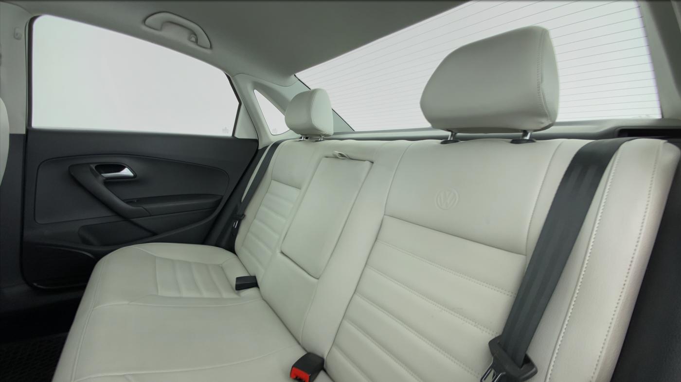 2017 Volkswagen Vento COMFORTLINE MT PETROL, Petrol, Manual, 32,137 km, Right Side Rear Door Cabin