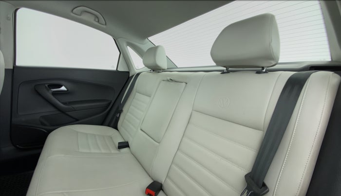 2017 Volkswagen Vento COMFORTLINE MT PETROL, Petrol, Manual, 32,137 km, Right Side Rear Door Cabin