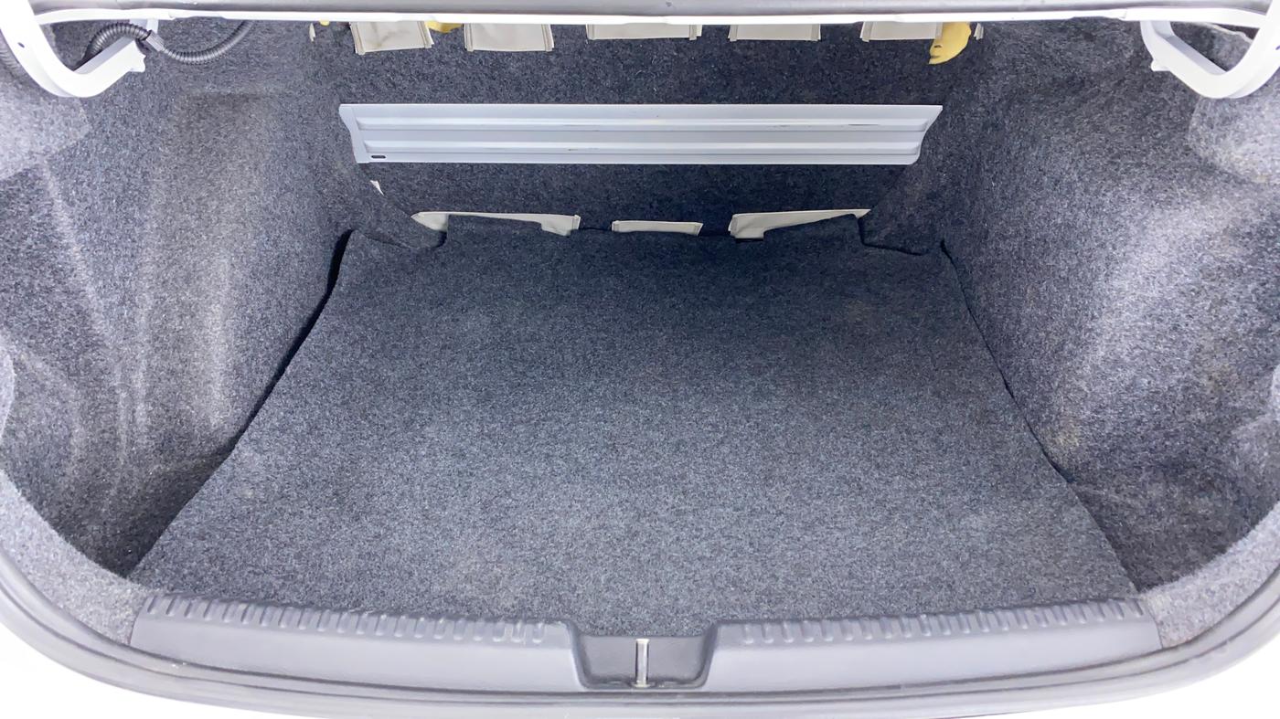2017 Volkswagen Vento COMFORTLINE MT PETROL, Petrol, Manual, 32,137 km, Boot Inside