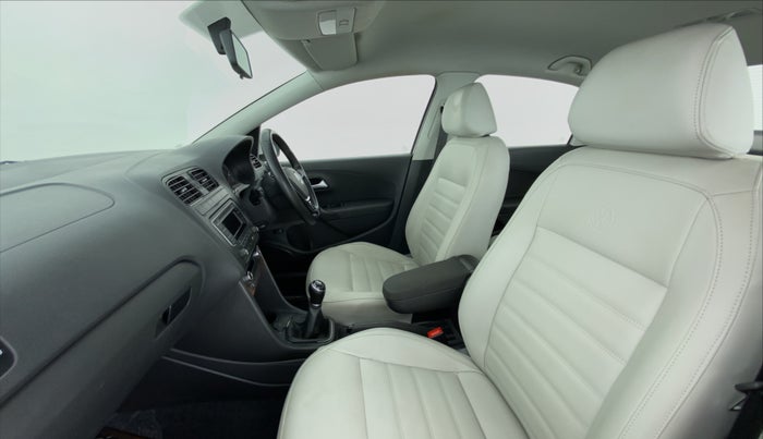 2017 Volkswagen Vento COMFORTLINE MT PETROL, Petrol, Manual, 32,137 km, Right Side Front Door Cabin