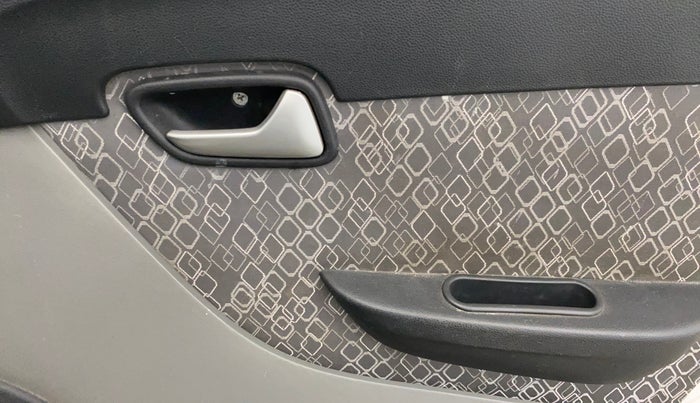 2018 Maruti Alto 800 VXI, Petrol, Manual, 49,031 km, Driver Side Door Panels Control