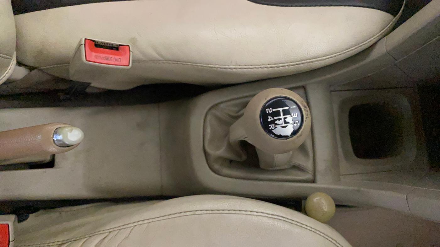 2014 Maruti Swift Dzire VXI, Petrol, Manual, 49,199 km, Gear Lever