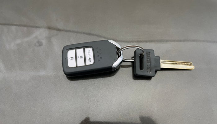 2018 Honda Amaze 1.2L I-VTEC VX, Petrol, Manual, 52,162 km, Key Close Up
