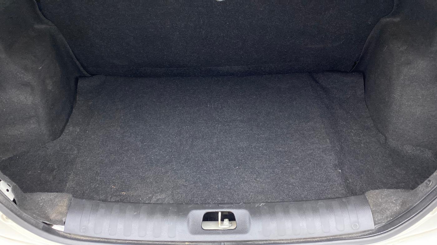 2015 Maruti Swift Dzire ZXI 1.2 BS IV, Petrol, Manual, 94,428 km, Boot Inside