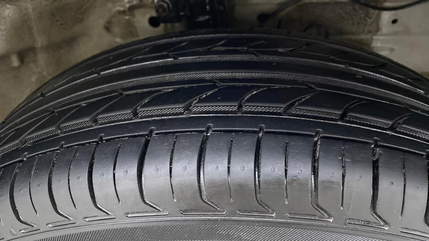2015 Maruti Swift Dzire ZXI 1.2 BS IV, Petrol, Manual, 94,428 km, Right Front Tyre Tread