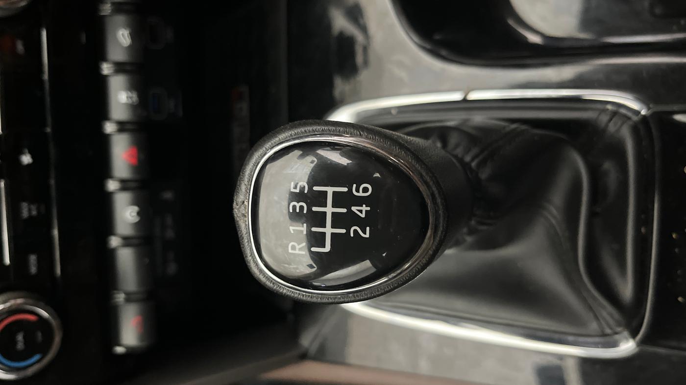 2024 Mahindra SCORPIO-N Z8 PETROL MT 7 STR, Petrol, Manual, 42,881 km, Gear Lever