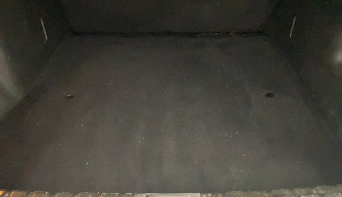 2017 Renault Duster RXS CVT, Petrol, Automatic, 68,204 km, Boot Inside