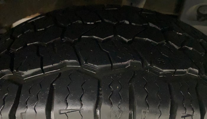 2017 Renault Duster RXS CVT, Petrol, Automatic, 68,204 km, Left Rear Tyre Tread