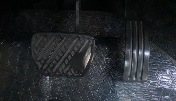 2017 Renault Duster RXS CVT, Petrol, Automatic, 68,204 km, Pedals