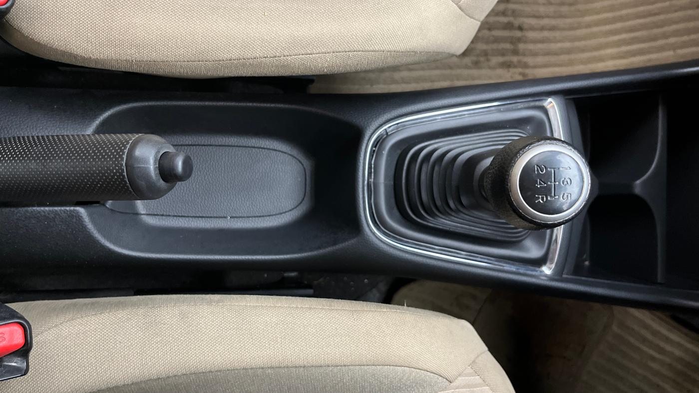 2018 Honda Amaze 1.2L I-VTEC S, Petrol, Manual, 37,436 km, Gear Lever