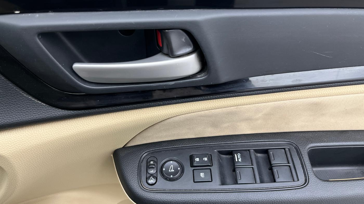2018 Honda Amaze 1.2L I-VTEC S, Petrol, Manual, 37,436 km, Driver Side Door Panels Control